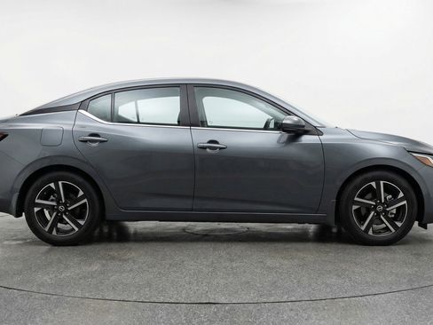 Used 2025 Nissan Sentra SV FWD image 11