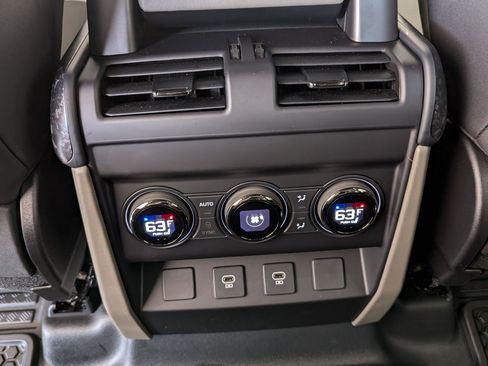 Certified 2025 Land Rover Defender 110 image 29