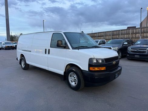 Used 2020 Chevrolet Express 3500 Extended w/ Driver Convenience Package image 13
