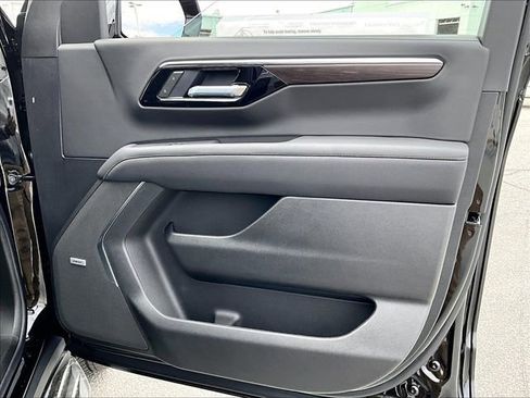 New 2026 Chevrolet Suburban Premier image 31