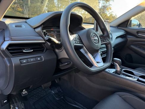 Used 2024 Nissan Altima 2.5 SV FWD image 37