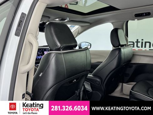 Used 2023 Chrysler Pacifica Limited FWD image 16