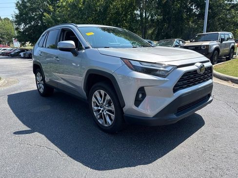 Used 2022 Toyota RAV4 XLE Premium FWD image 7