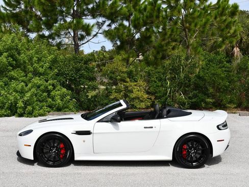 Used 2017 Aston Martin V12 Vantage S RWD image 25