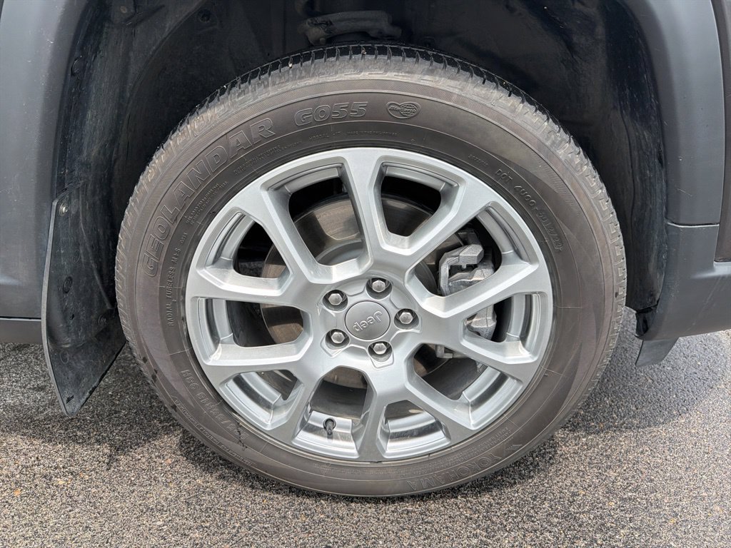 Used 2023 Jeep Compass Latitude AWD/4WD image 9