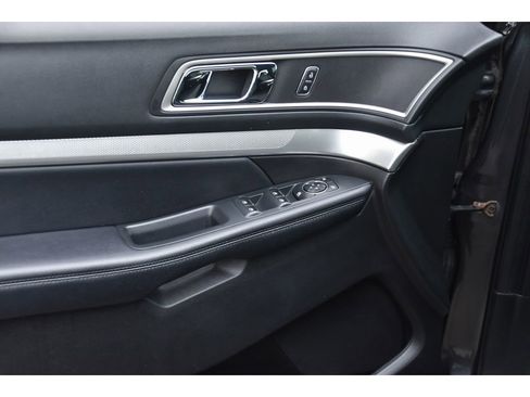 Used 2017 Ford Explorer XLT w/ Equipment Group 201A image 24