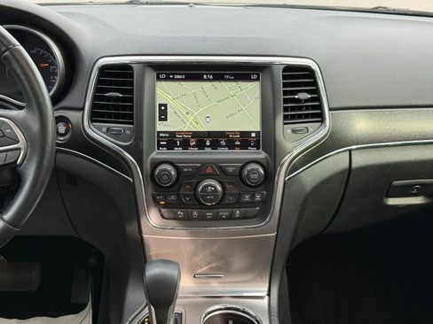 Used 2018 Jeep Grand Cherokee Limited AWD/4WD image 16