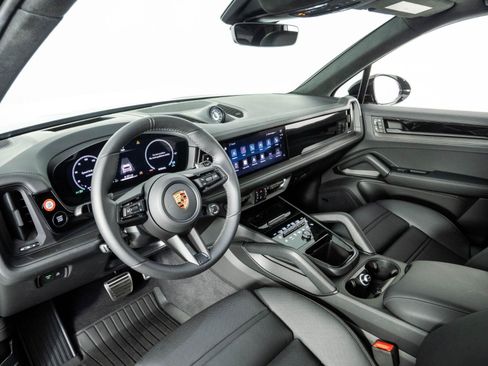 Certified 2026 Porsche Cayenne GTS AWD/4WD image 4