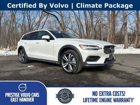 Certified 2025 Volvo V60 B5 Cross Country Plus image 1