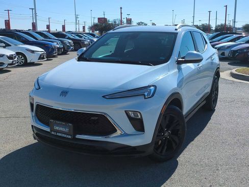 Used 2024 Buick Encore GX Sport Touring image 1