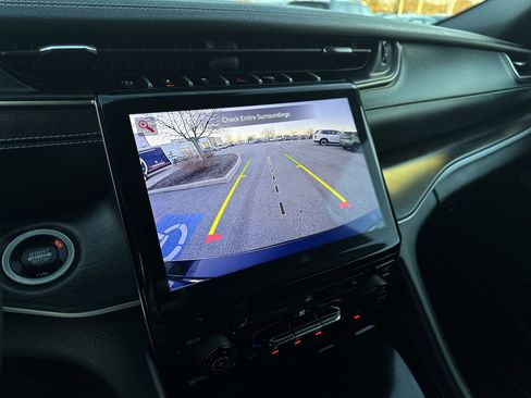 Used 2024 Jeep Grand Cherokee L Limited image 15