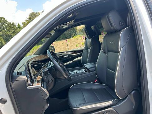Used 2021 Cadillac Escalade Premium Luxury AWD/4WD image 40