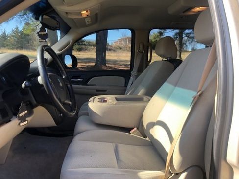 Used 2007 Chevrolet Suburban LS image 13
