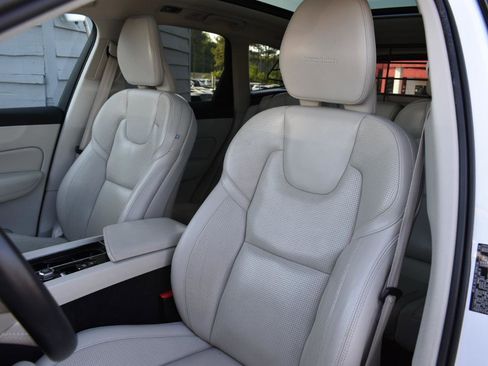 Used 2019 Volvo XC60 T8 Inscription w/ Advanced Package image 24