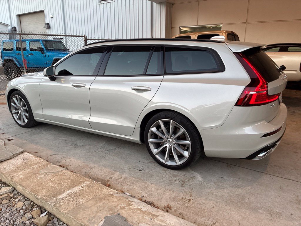 Used 2020 Volvo V60 T5 Momentum FWD image 2