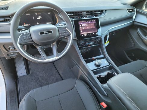 New 2026 Jeep Grand Cherokee Laredo image 12