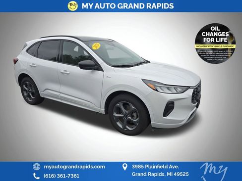 Used 2023 Ford Escape ST-Line w/ Tech Pack #1 AWD/4WD image 1