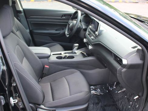 Used 2025 Nissan Altima 2.5 S FWD image 10