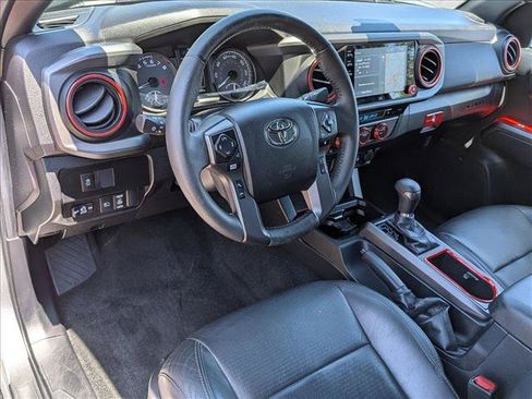 Used 2022 Toyota Tacoma TRD Off-Road w/ TRD Premium Off Road Package AWD/4WD image 10