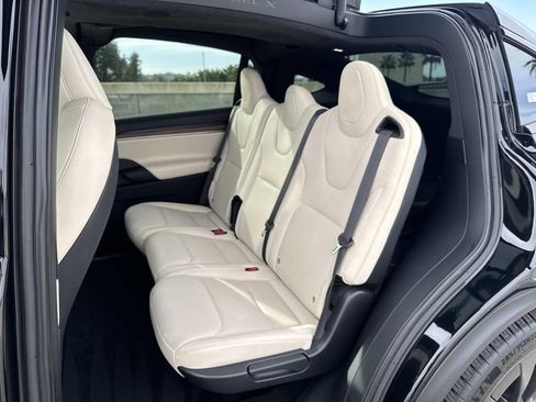 Used 2022 Tesla Model X image 9