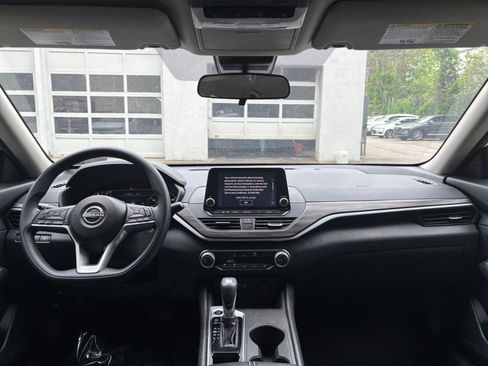 Used 2025 Nissan Altima 2.5 SV FWD image 34