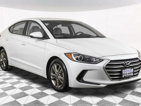 Used 2017 Hyundai Elantra SE image 11