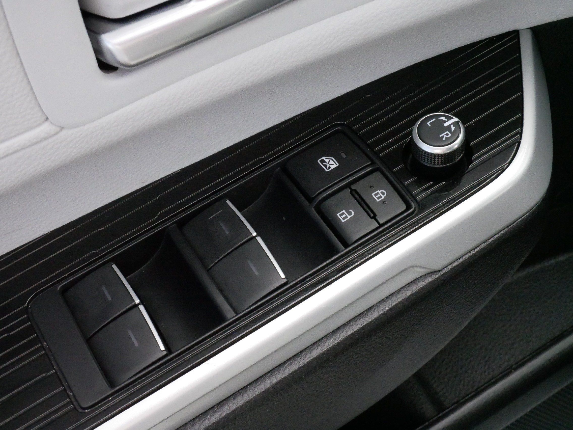 Certified 2026 Toyota Sienna XSE FWD image 19