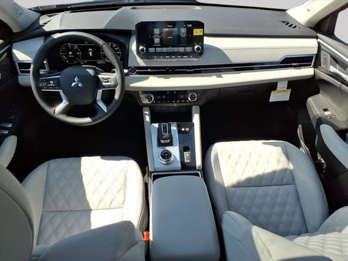 New 2025 Mitsubishi Outlander SEL image 11