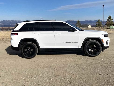 Certified 2023 Jeep Grand Cherokee Limited w/ Black Appearance Package image 22