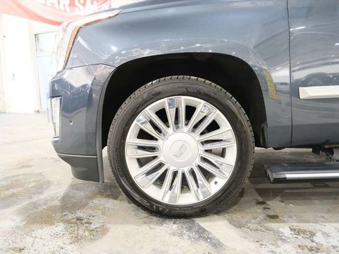 Used 2020 Cadillac Escalade ESV Platinum AWD/4WD image 5