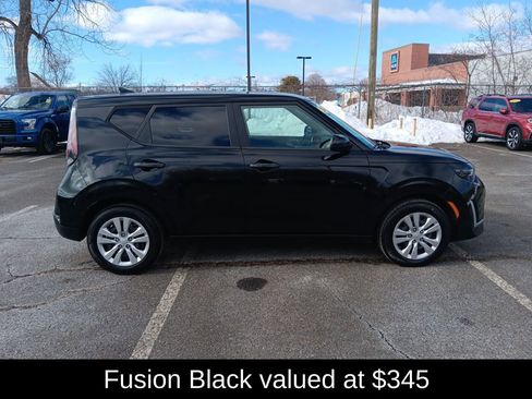 Used 2023 Kia Soul LX image 2