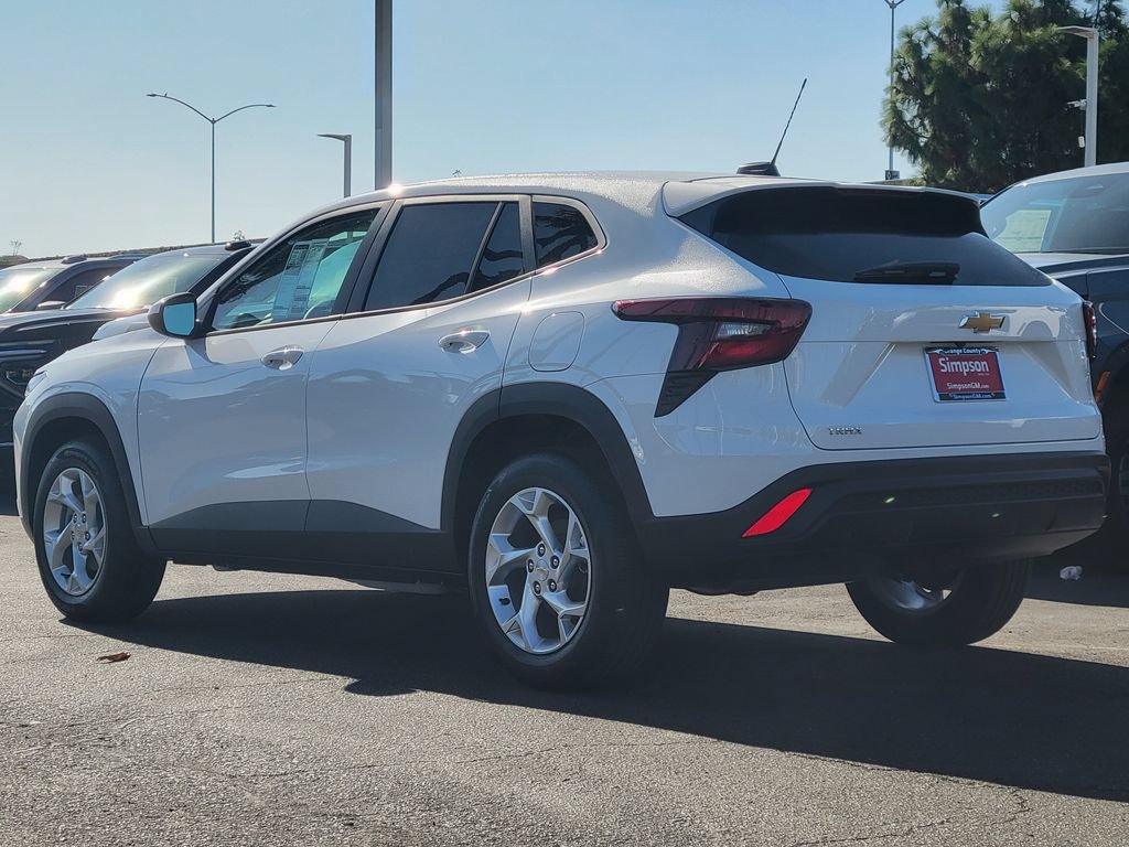 New 2026 Chevrolet Trax LS w/ LS Convenience Package FWD image 2