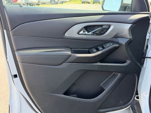 Used 2023 Chevrolet Traverse LT image 13