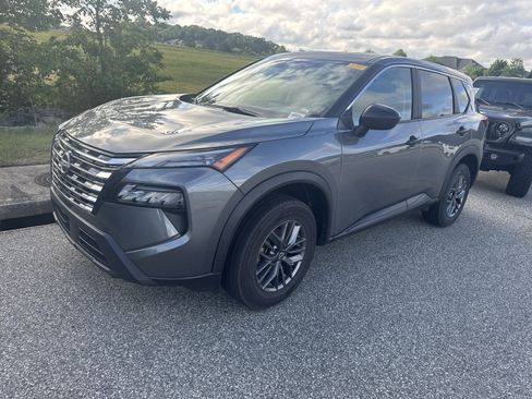 Used 2024 Nissan Rogue S FWD image 5