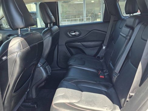 Used 2015 Jeep Cherokee Trailhawk w/ Comfort/Convenience Group AWD/4WD image 27