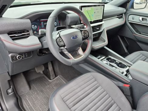 Used 2025 Ford Explorer ST-Line w/ ST-Line Street Pack image 13