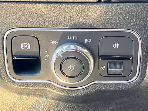 Certified 2023 Mercedes-Benz GLA 250 4MATIC image 35