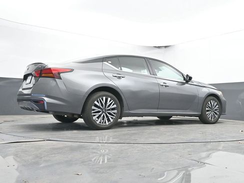 Used 2024 Nissan Altima 2.5 SV AWD/4WD image 23