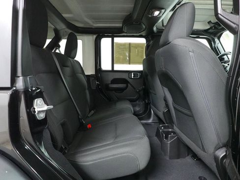 Used 2018 Jeep Wrangler Unlimited Sport image 14