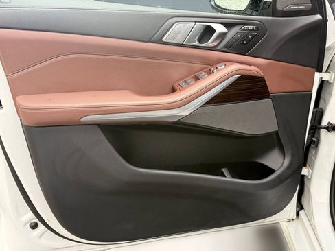 Used 2021 BMW X7 xDrive40i w/ Premium Package image 11