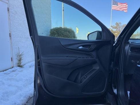 Used 2023 Chevrolet Equinox RS image 9