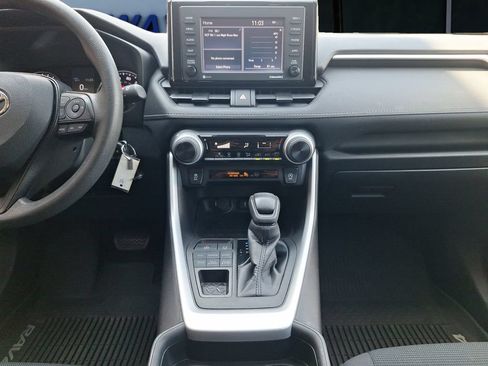 Used 2021 Toyota RAV4 LE AWD/4WD image 18
