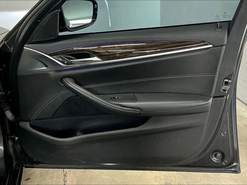 Used 2019 BMW 530e 530e iPerformance image 26