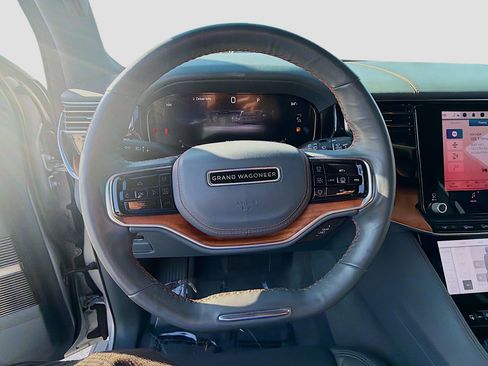 Used 2024 Jeep Grand Wagoneer Series III w/ Rear Seat Video Group 1 image 10