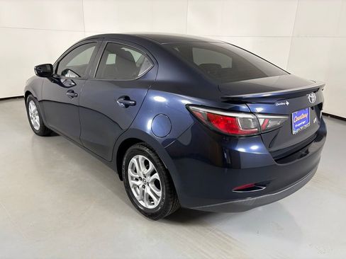 Used 2017 Toyota Yaris iA image 12