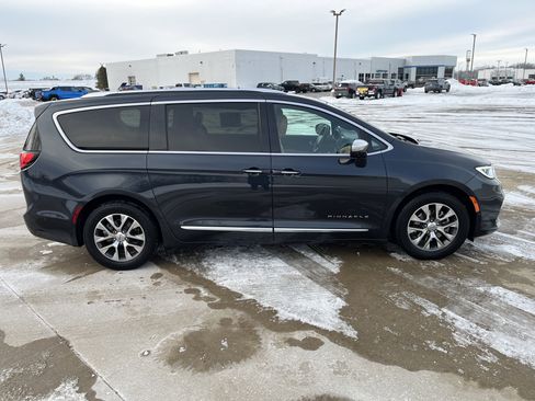 Used 2021 Chrysler Pacifica Pinnacle image 7