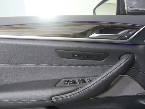 Used 2022 BMW 540i w/ M Sport Package image 8