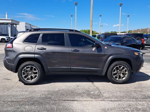 Used 2022 Jeep Cherokee Trailhawk w/ Premium Leather Package image 9