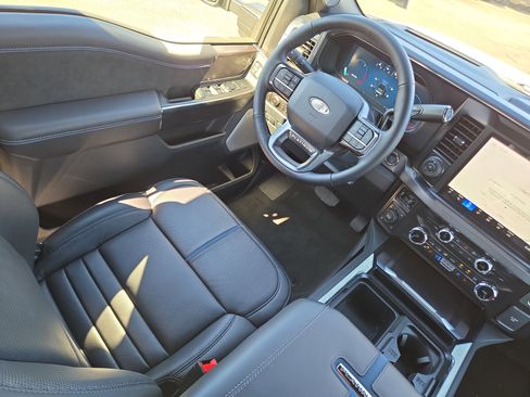 New 2026 Ford F250 Platinum image 19