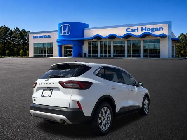 Used 2023 Ford Escape Active w/ Cold Weather Package FWD image 3